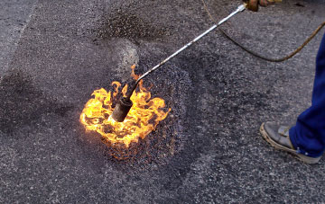 Tan Lan flat roofing repairs